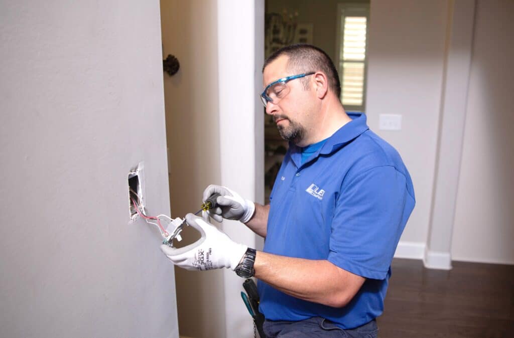 Tips for Choosing the Right Electrician for Your Home - Lee Company
