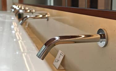 Traditional vs. Automatic: Which Commercial Sink Faucet is Best | Lee Company